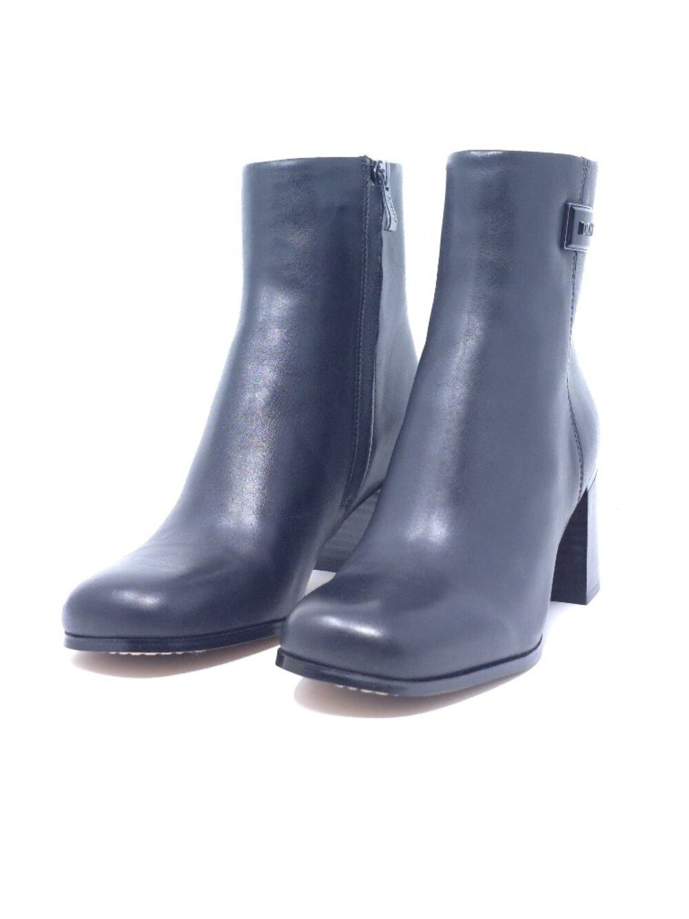 DKNY Women's Ranya Zip Ankle Bootie Black Leather Size 7 Style K3303470